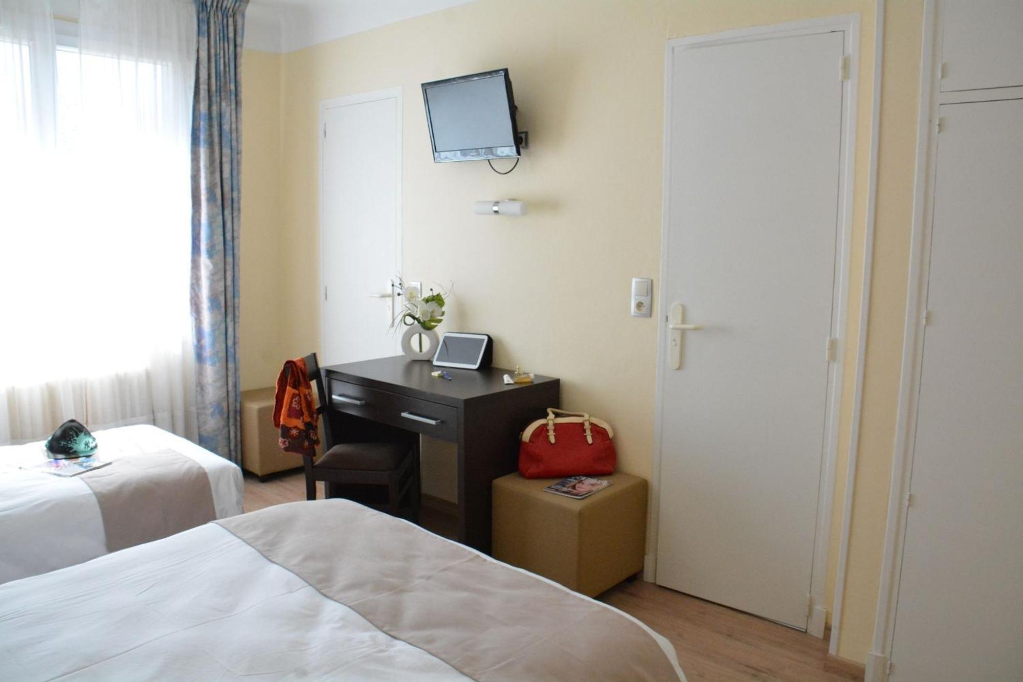 Logis Hotel Restaurant De France Saint-Geniez-d'Olt Room photo
