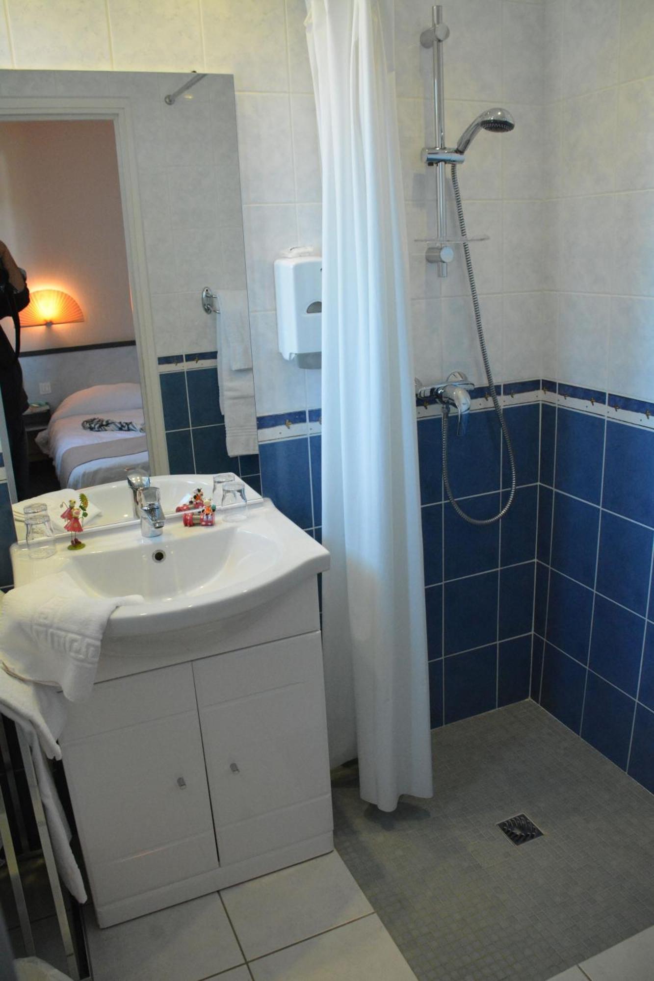Logis Hotel Restaurant De France Saint-Geniez-d'Olt Room photo